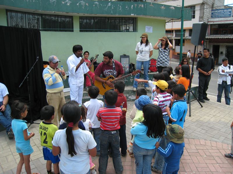 We had Ecuadorian christian youth helping us at the 