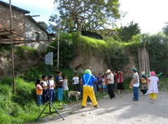 Jhoffre and drama team with kids at Cusubamba